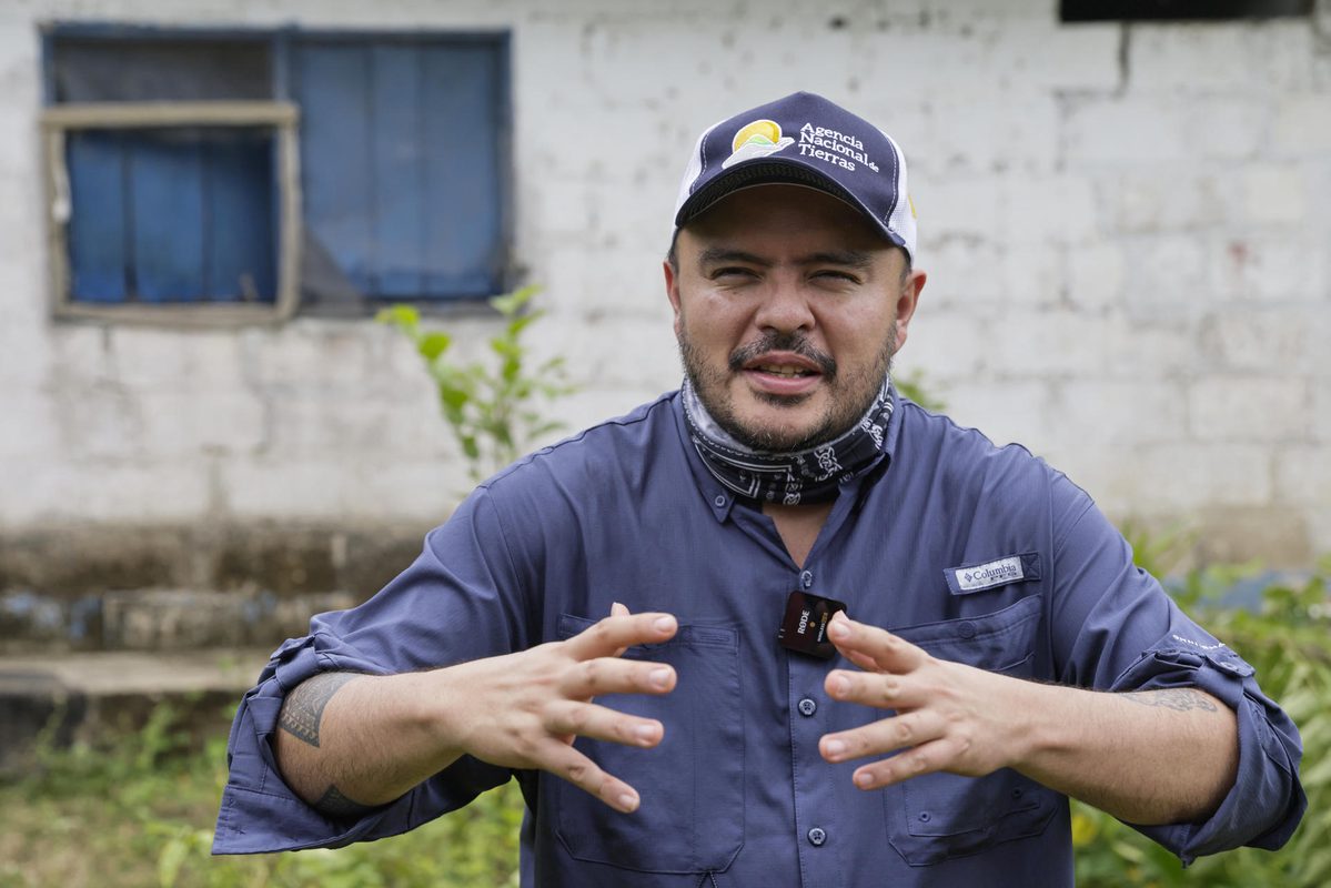 Director de agencia de tierras de Colombia: El latifundio «tiene amigos poderosos»