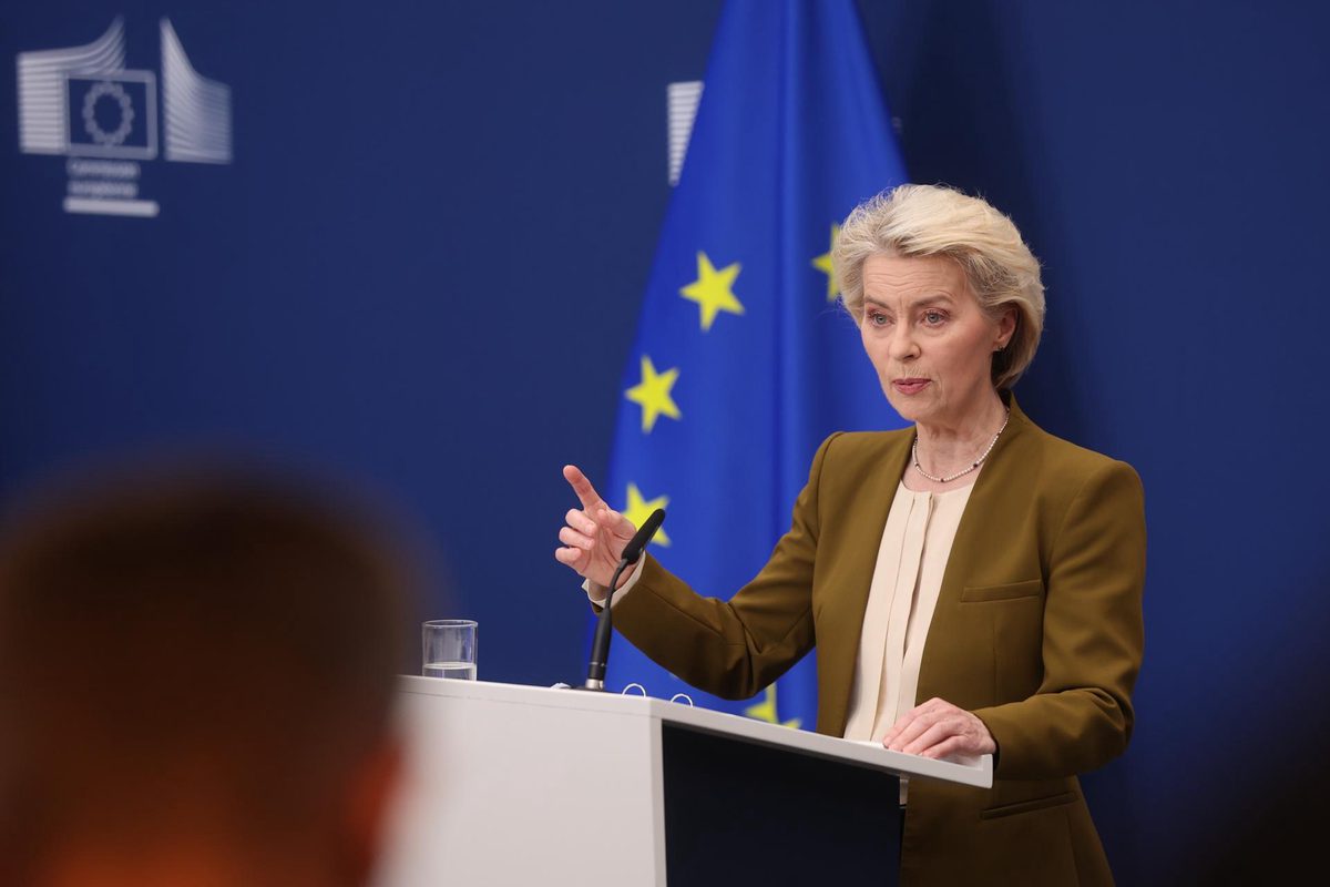 Von der Leyen aboga por fijar una edad mínima para acceder a las redes sociales
