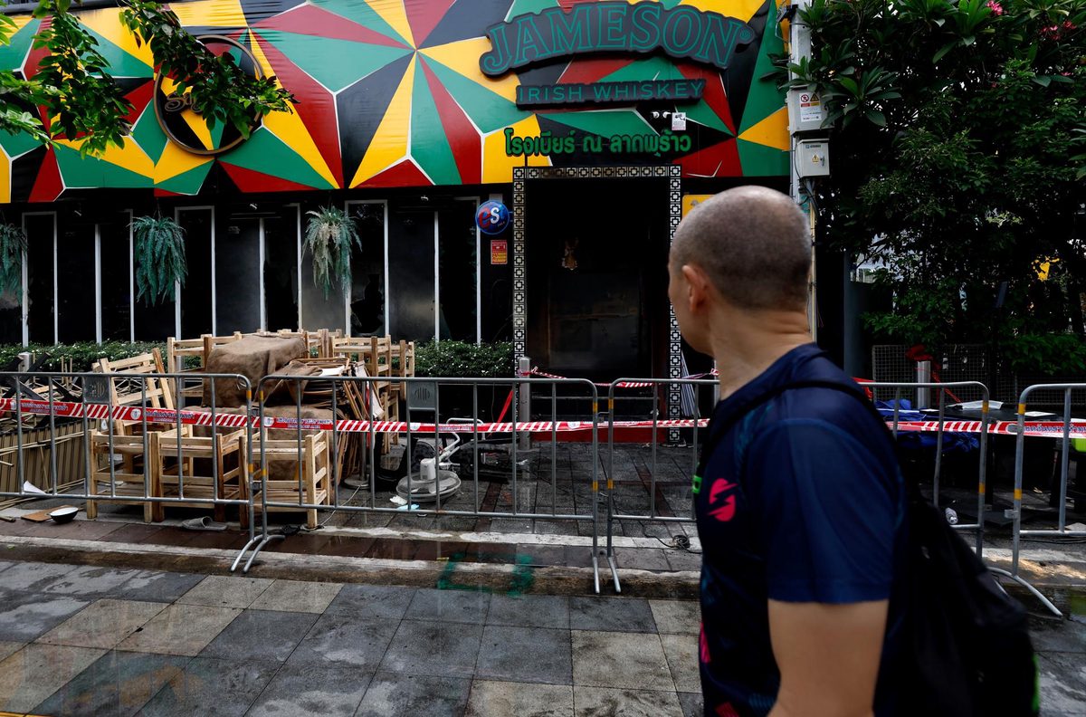 Gritos, llamas e impotencia: la noche del incendio en un bar de Bangkok con 28 muertos