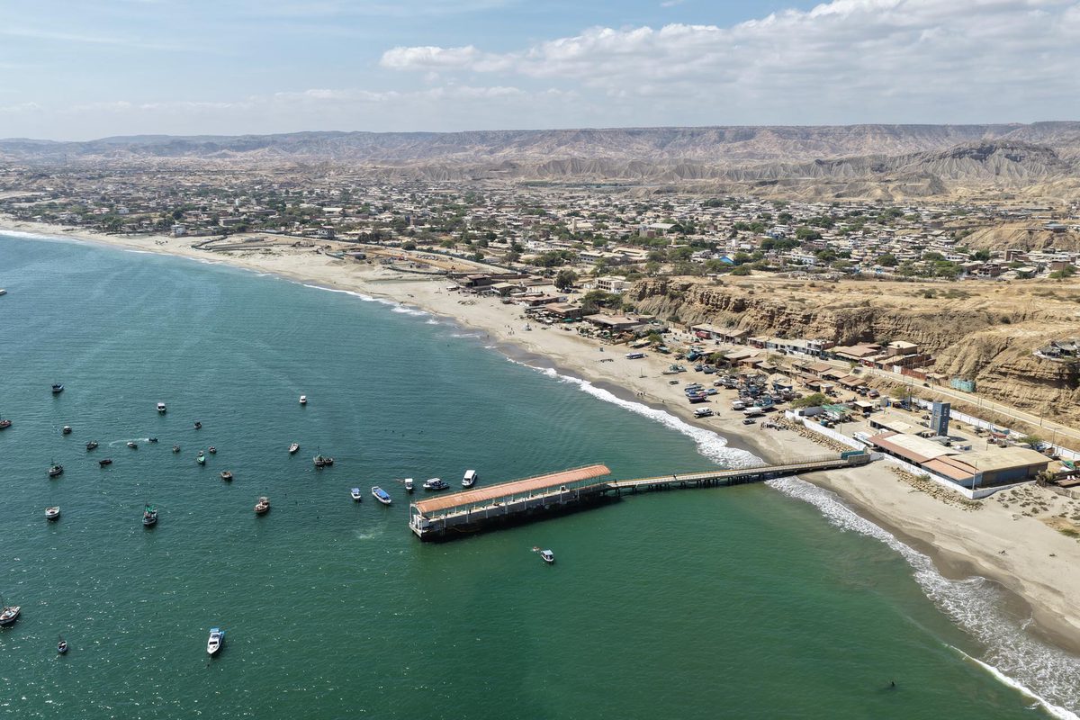 Inicia la temporada de avistamiento de ballenas jorobadas en las playas del norte de Perú