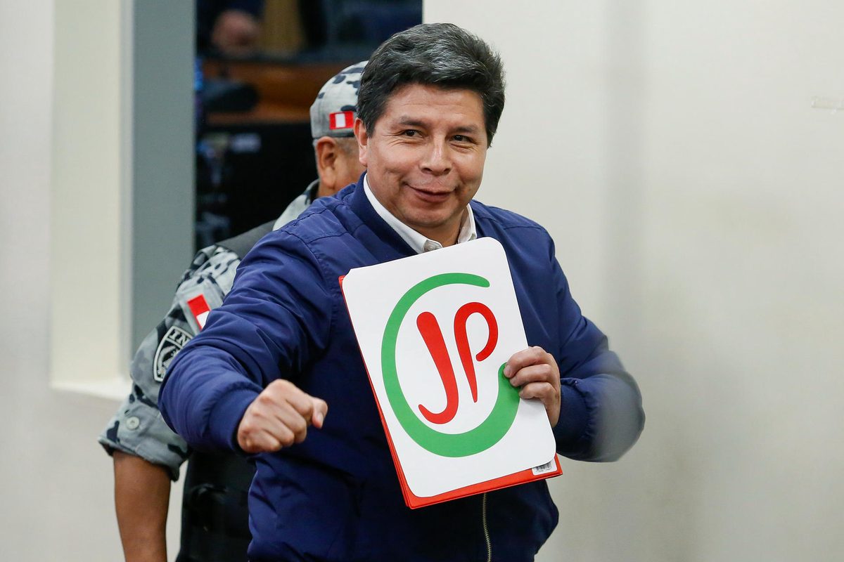 Polémica por posible liberación de Castillo crece en Perú antes de investidura de Fujimori