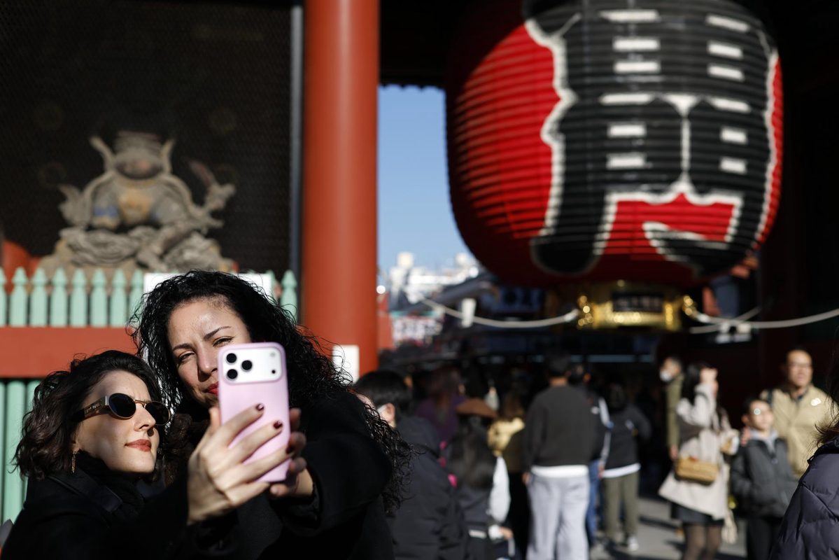Japón, camino de su primera caída anual del turismo pospandemia por la tensión con China