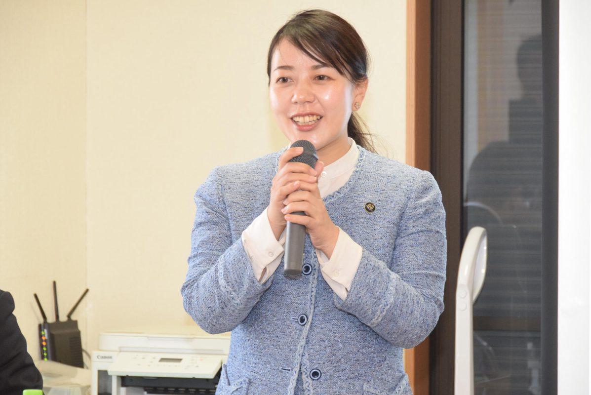 La alcaldesa japonesa criticada por su baja por maternidad: «Espero romper prejuicios»