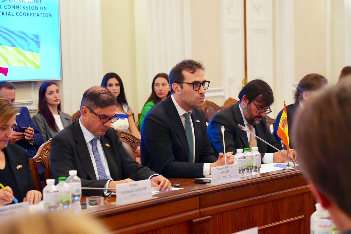Ministro subraya el apoyo de España para un crecimiento económico sostenible en Ucrania
