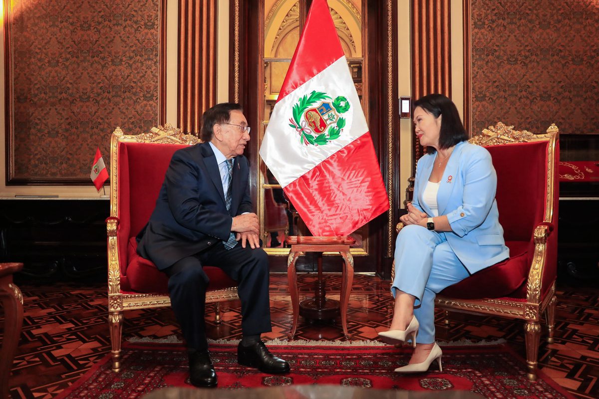 Keiko Fujimori se reúne en Palacio de Gobierno con el presidente interino de Perú