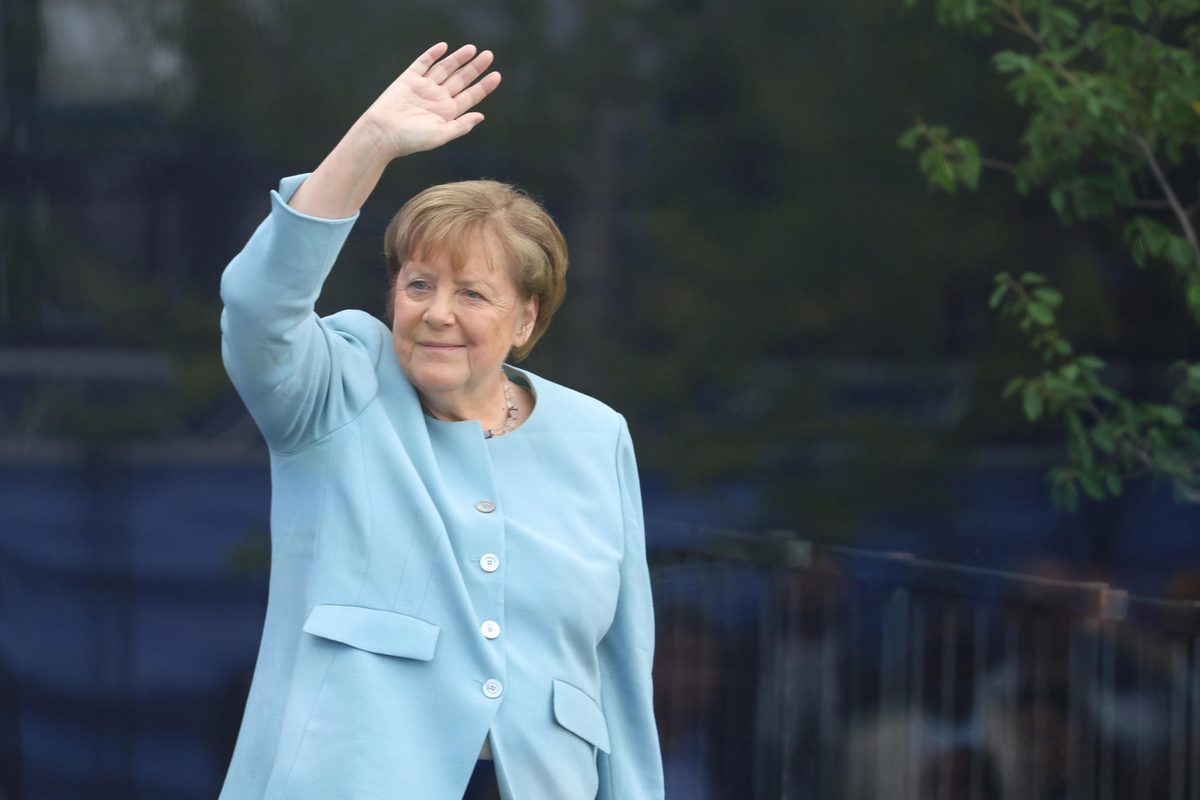 Un museo de Berlín exhibe un retrato de Angela Merkel antes de destinarlo a la Cancillería
