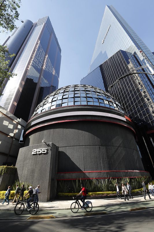 La Bolsa mexicana cae 0,07 %, en línea con índices de EE.UU. y baja a 66.356,09 unidades