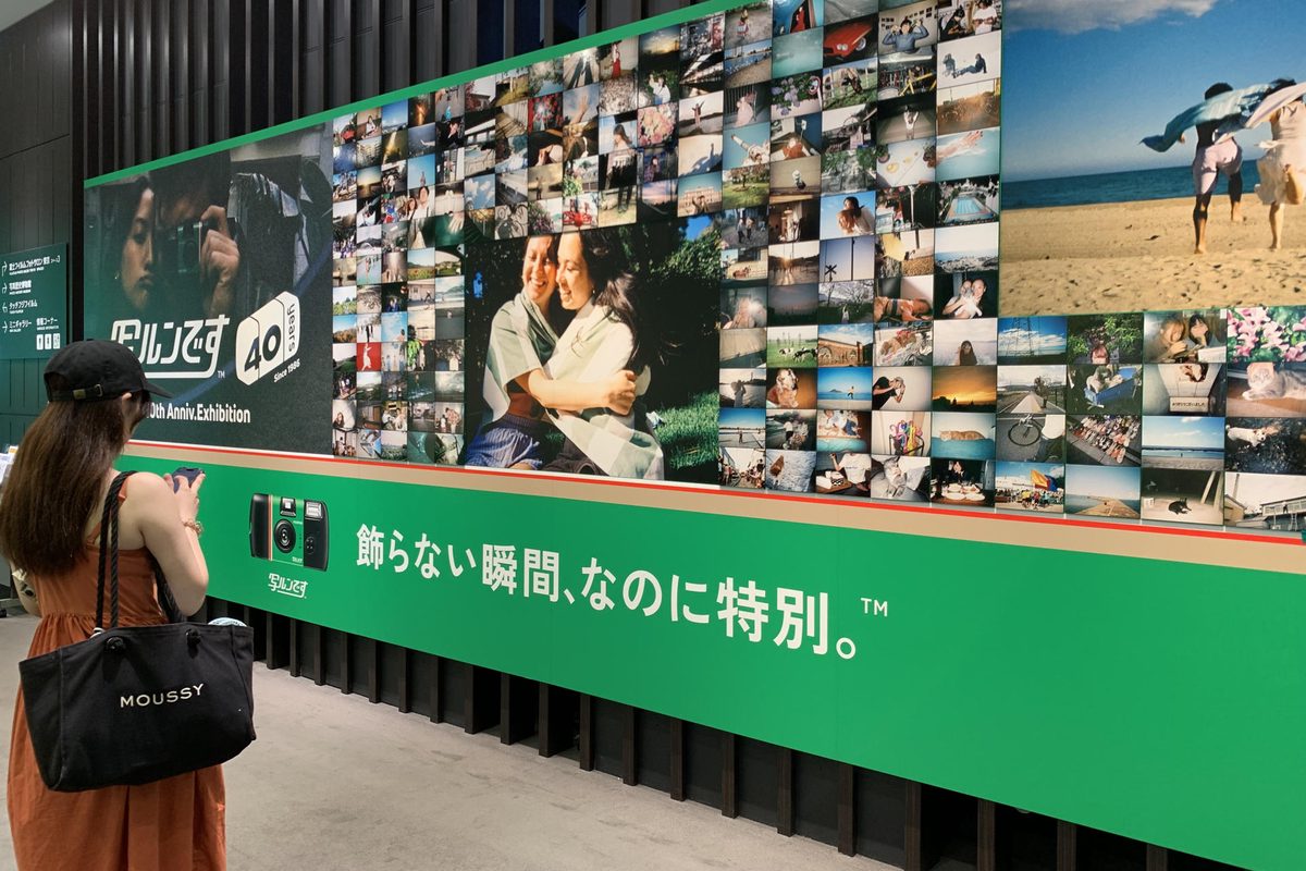 El ‘boom’ de lo analógico en la era tecnológica: Fujifilm rescata sus cámaras desechables