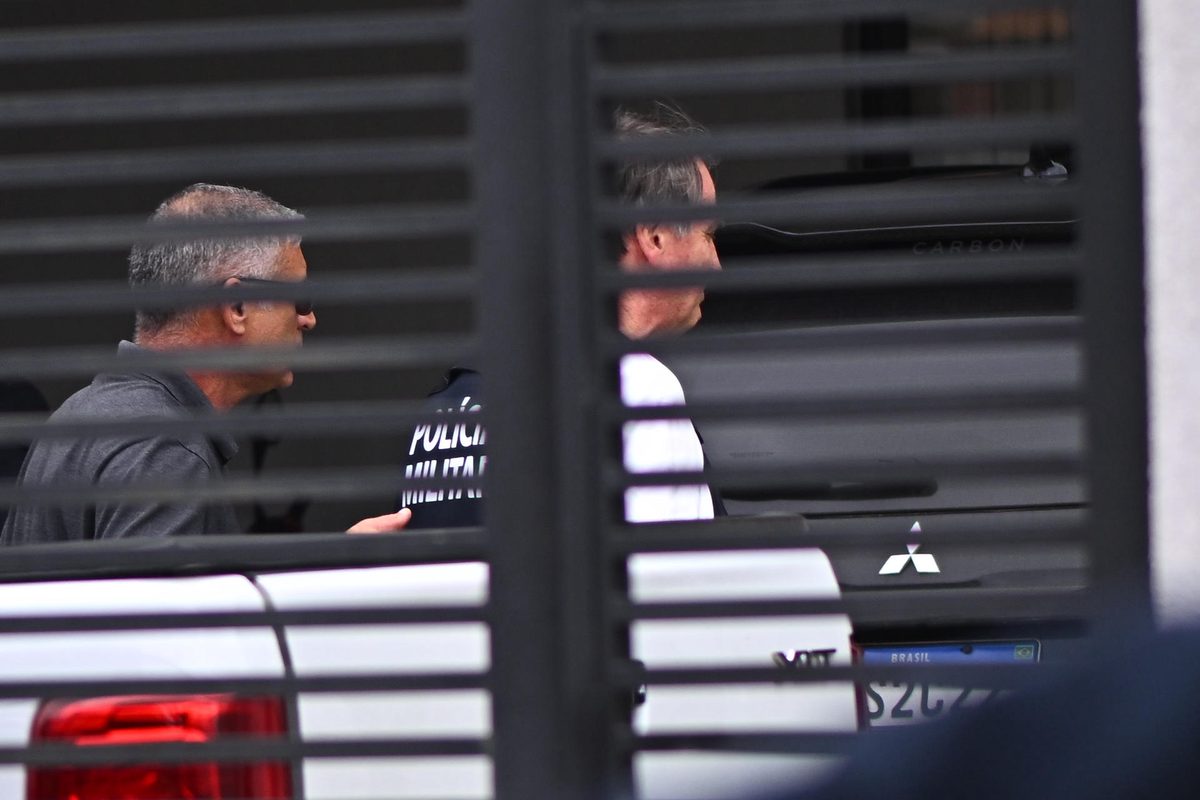 La Corte mantiene la prisión domiciliaria de Bolsonaro, pero le endurece las restricciones