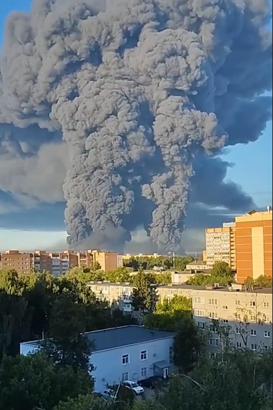 Mueren 8 personas en ataques con drones contra almacenes de comercio electrónico en Rusia