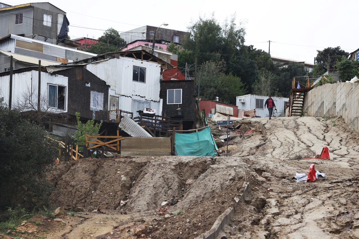 Chile repara daños del sistema frontal en el centro-sur mientras lluvias avanzan al norte