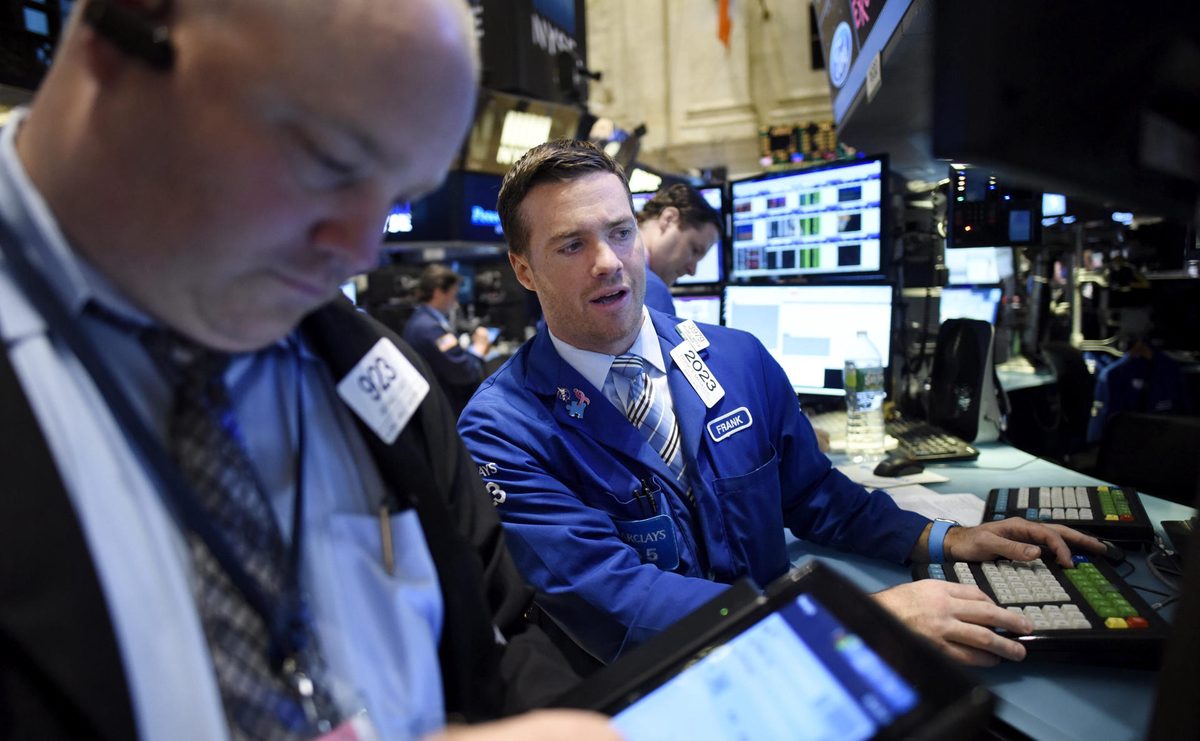 Wall Street abre al alza gracias a semiconductores y expectativas de diálogo con Irán
