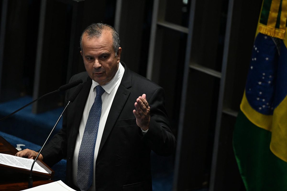 El partido de Flávio Bolsonaro denuncia una presunta red de perfiles falsos para atacarlo
