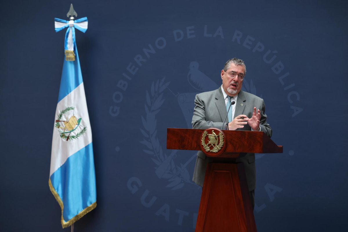 El presidente de Guatemala resalta el aumento de exportaciones y de inversión extranjera