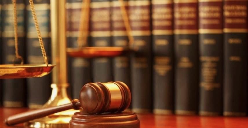 Empleado de Hacienda y empresario se declaran culpables por fraude