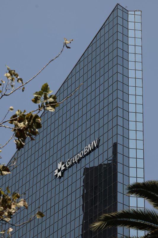 La Bolsa de México gana 0,89 % en línea con índices de EE.UU. y subió a 66.713,83 unidades