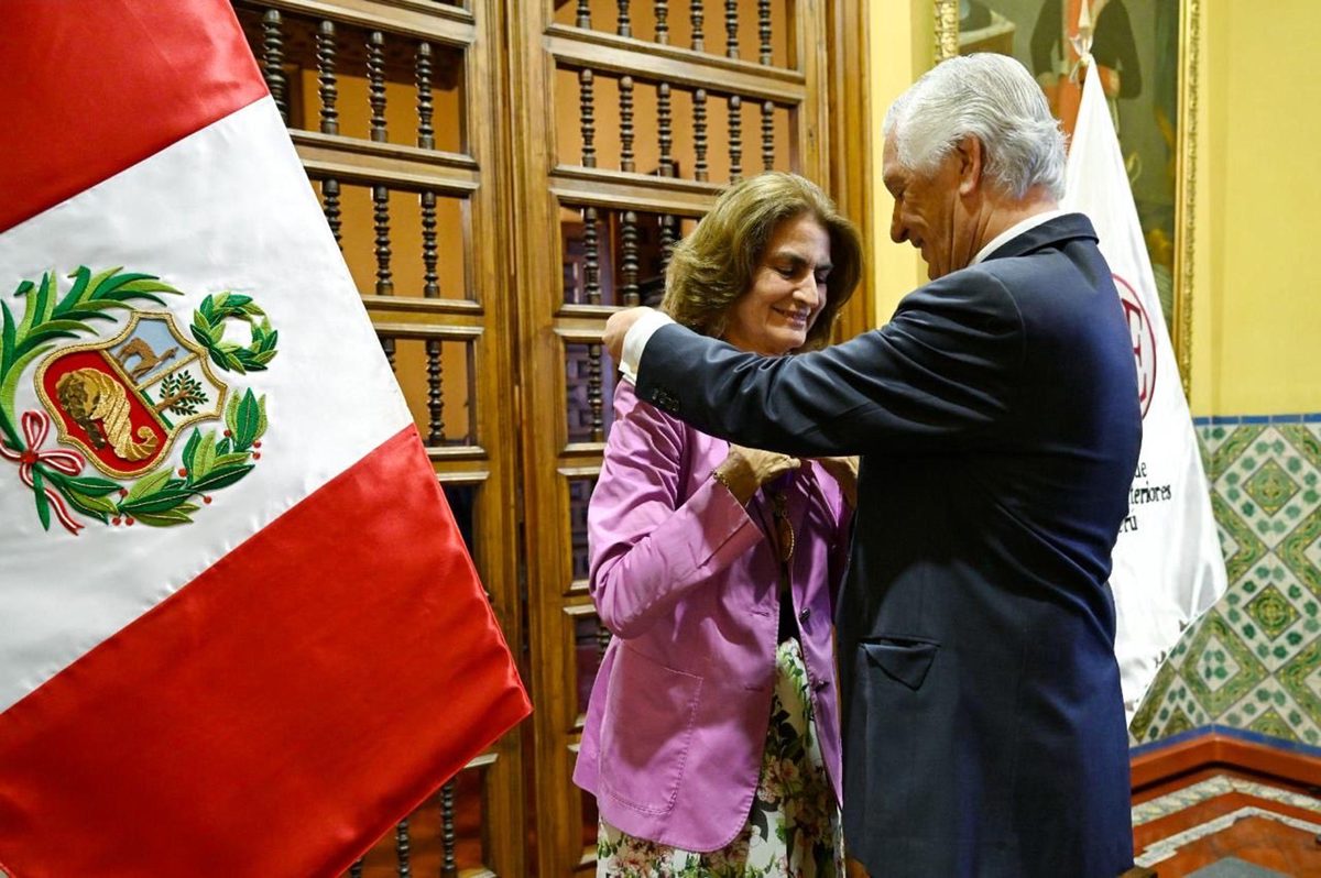 Perú condecora a la española Cristina Matossian por su labor con menores desprotegidos