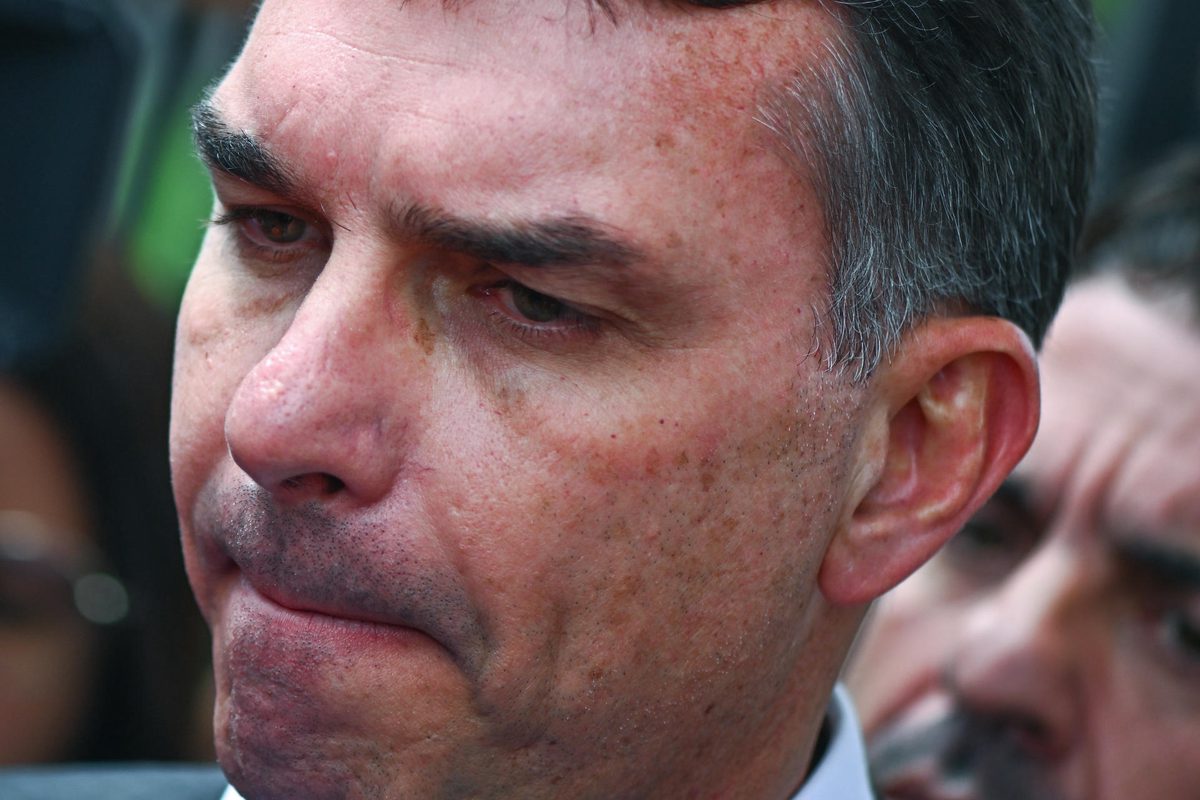El partido de Lula denuncia a Flavio Bolsonaro ante la Justicia Electoral por ataques a las urnas