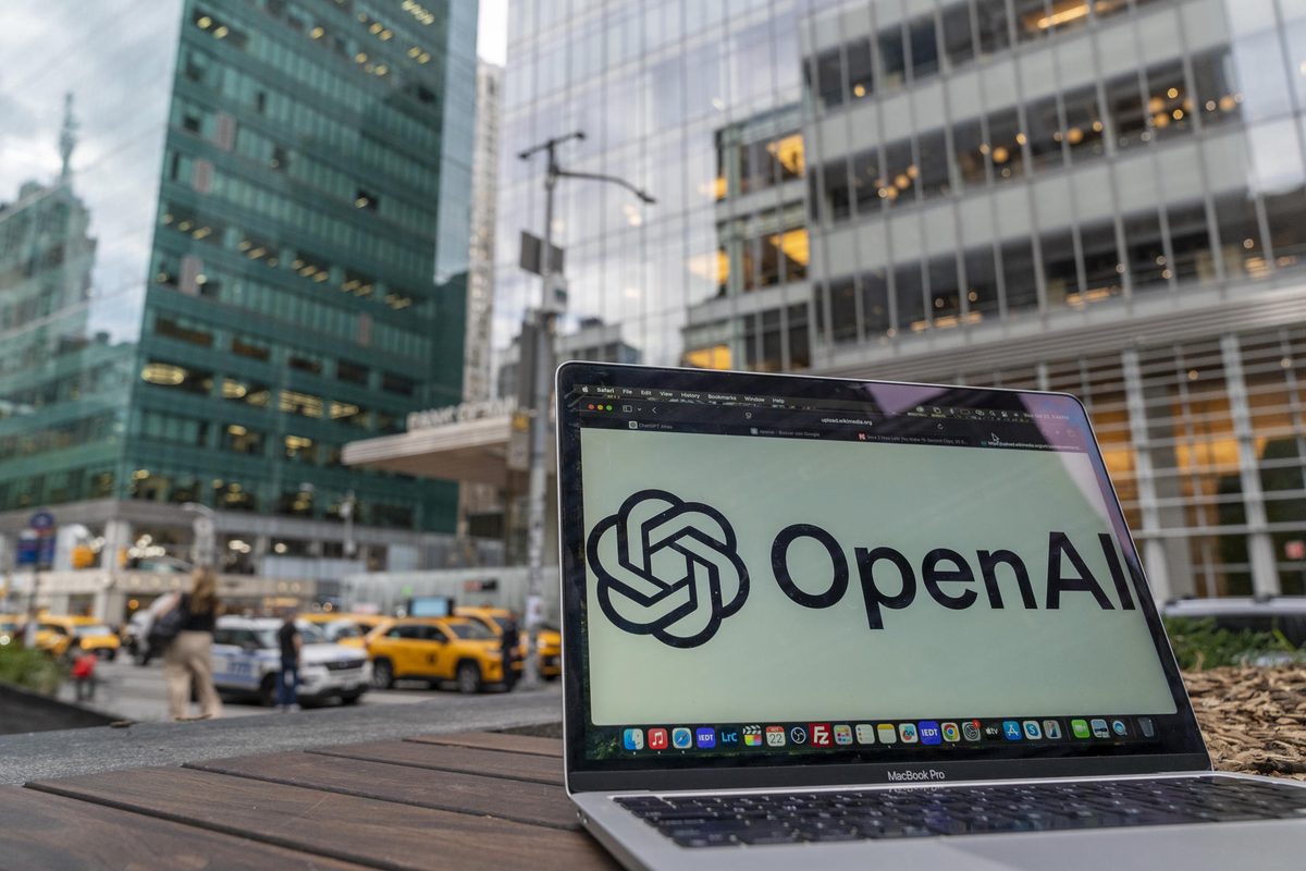 Bruselas dice que tiene «buena colaboración» con OpenAI tras su incidente cibernético