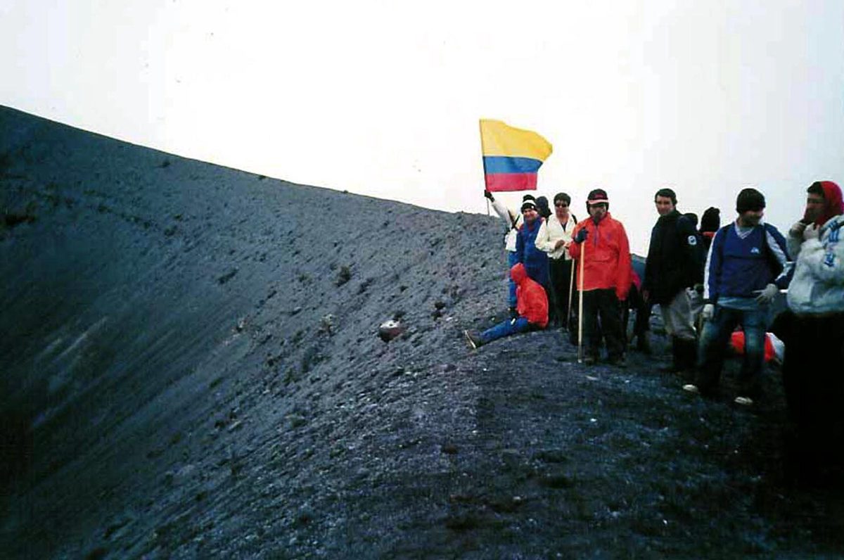 El volcán Puracé aumenta su actividad con emisiones de ceniza en el suroeste de Colombia