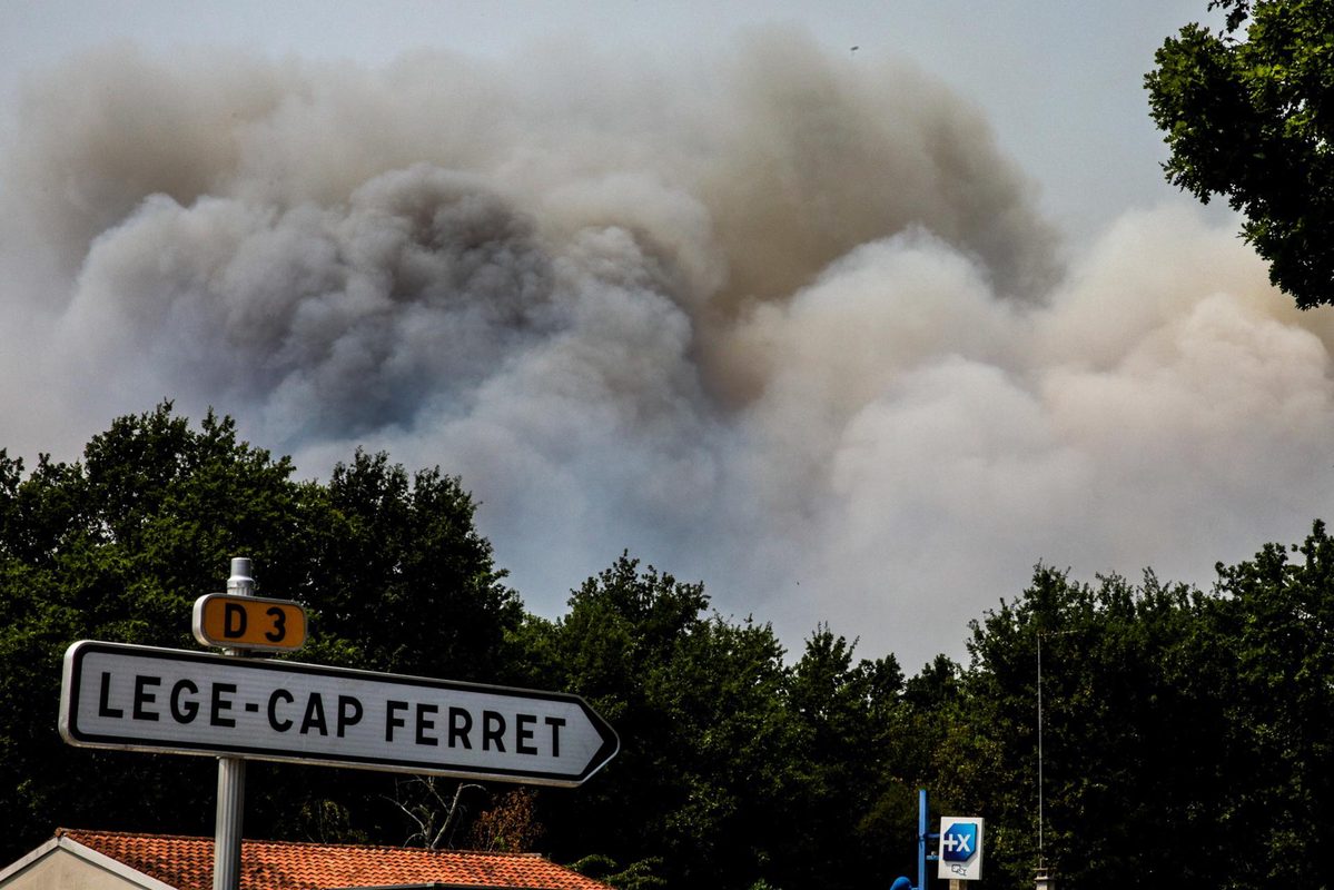 Francia se afana en extinguir una treintena de fuegos, con «dos ogros» en el suroeste