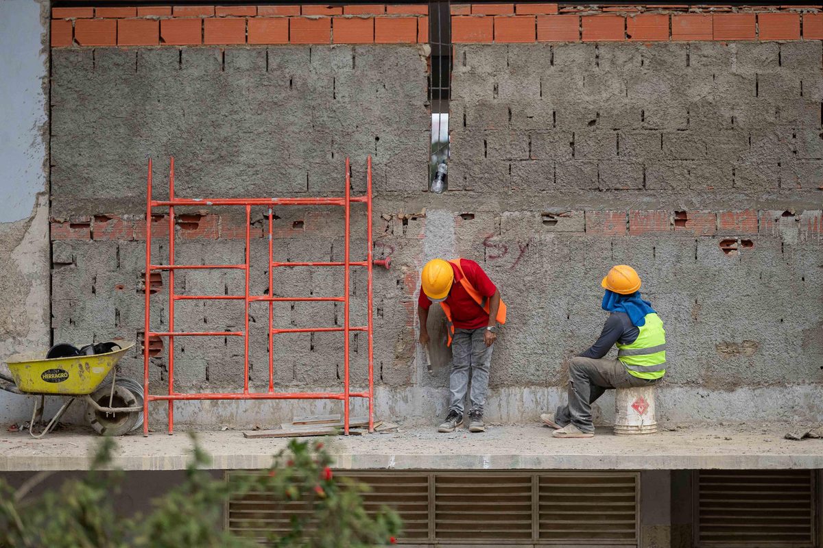 Caracas retoma la rutina entre el miedo y la tristeza un mes después del doble terremoto