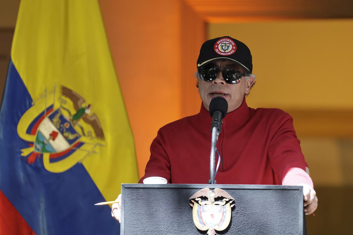 Petro insiste en vetar uso de instalaciones militares para la posesión de De la Espriella