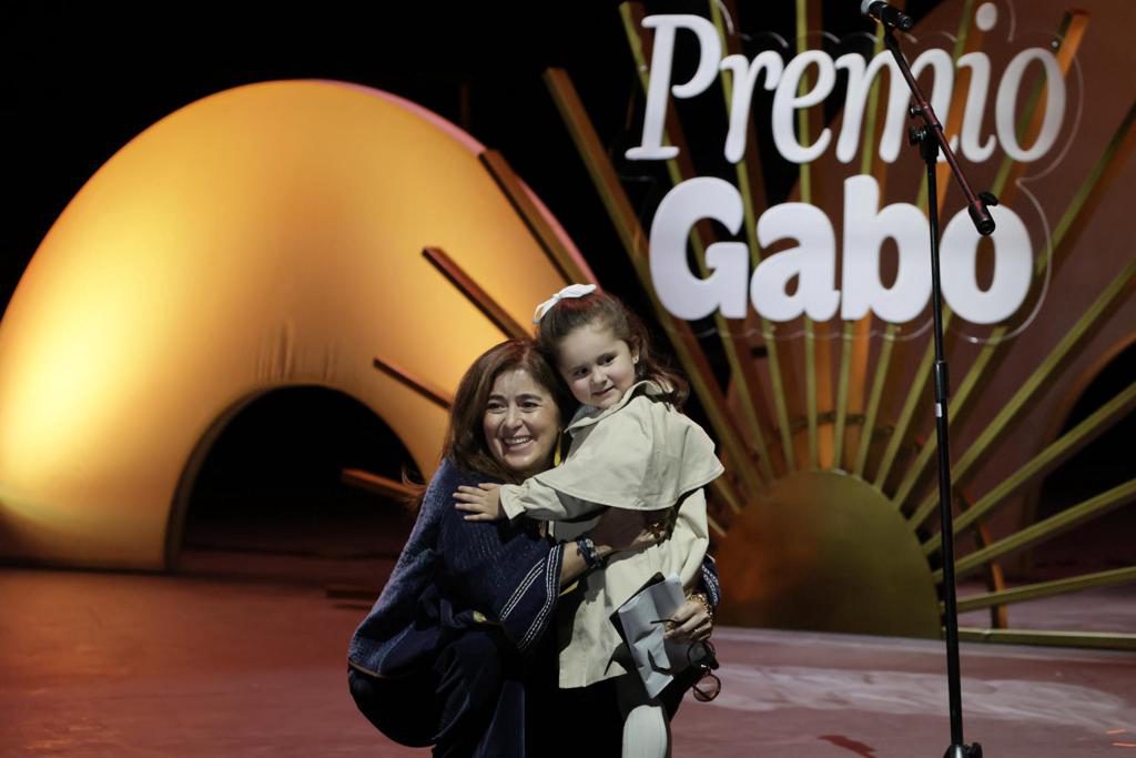 Corresponsal de guerra colombiana Catalina Gómez Ángel defiende periodismo «en las calles»