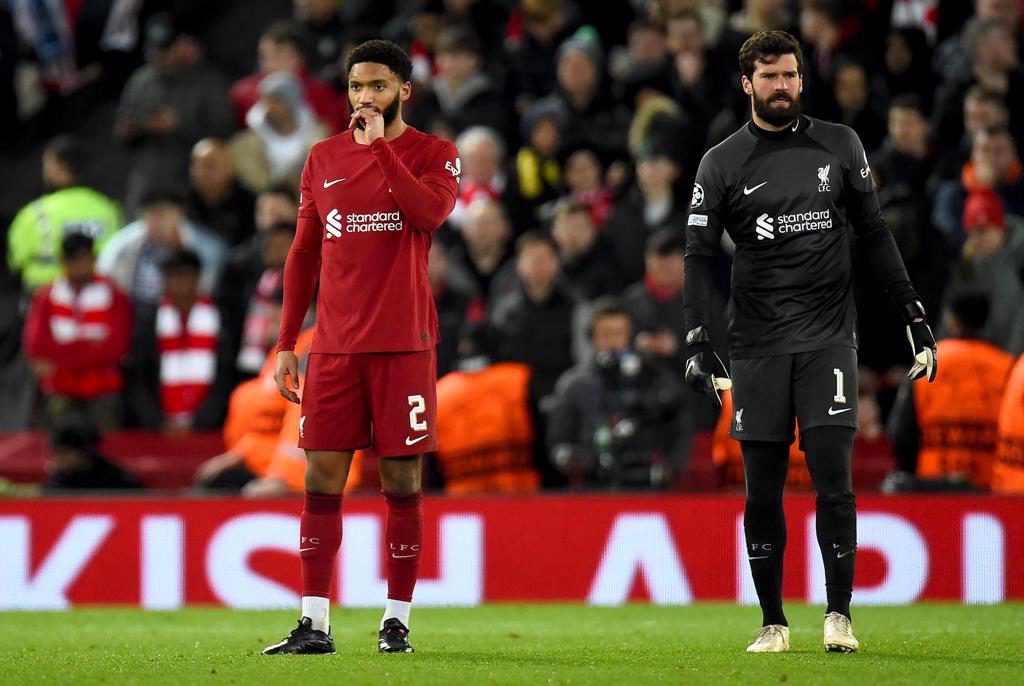 Joe Gómez se lesiona en la victoria del Liverpool ante el Sunderland en el debut de Iraola