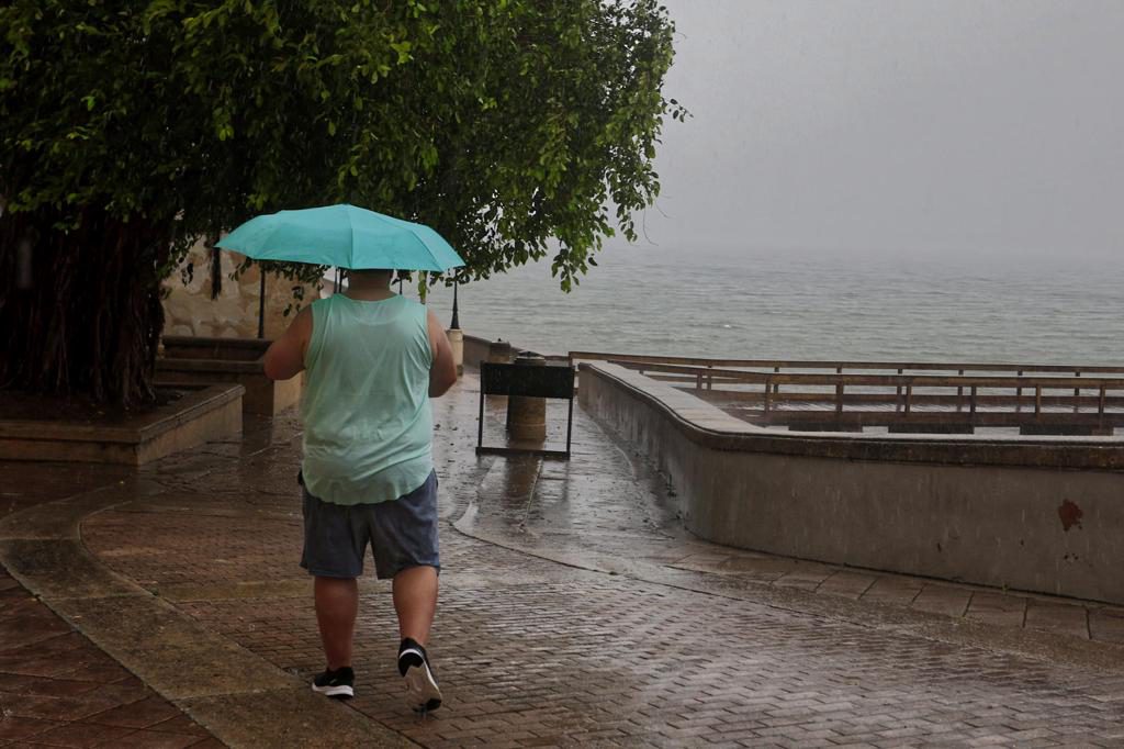 Advierten de aumento de lluvia y viento en Puerto Rico y las Islas Vírgenes de EEUU