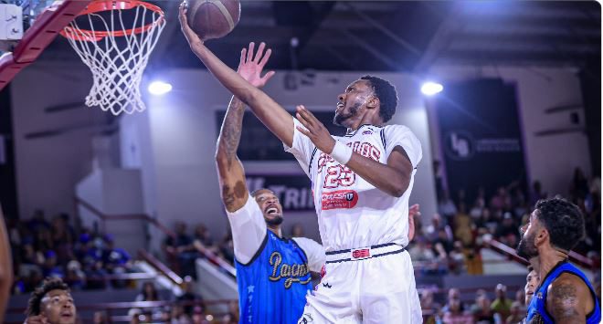 Caguas nivela la final con los Vaqueros