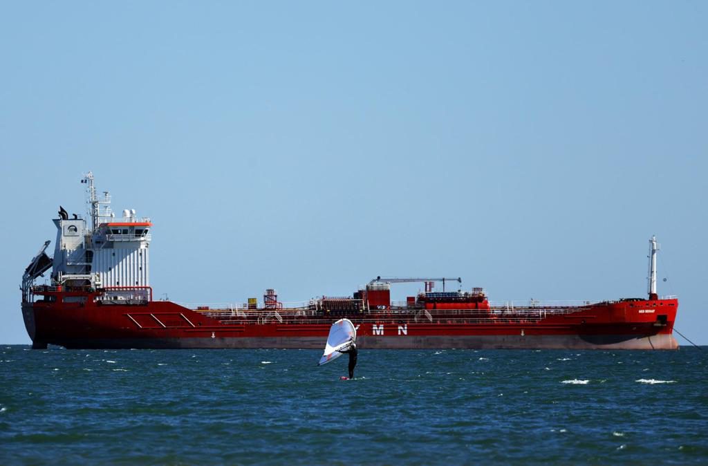 El brent cae un 8 % y el barril se sitúa en 89 dólares tras parar EE.UU. ataques a Irán