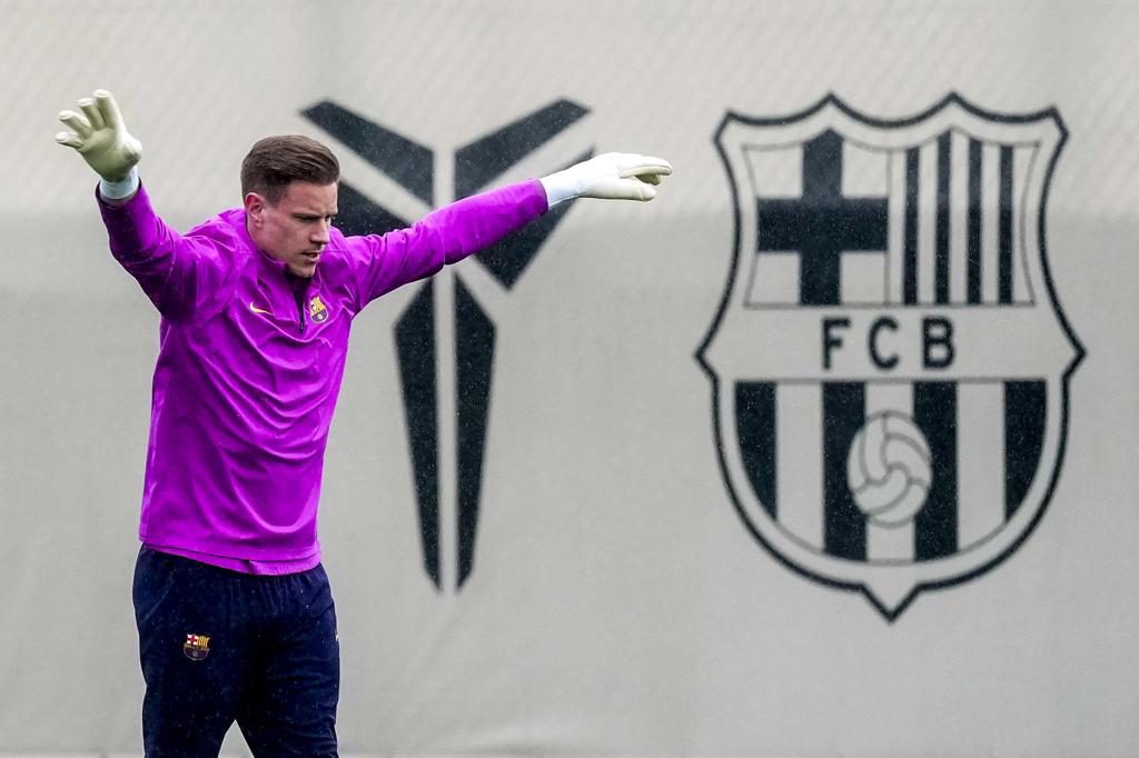 El Barça viaja a Inglaterra con Ter Stegen y De Jong