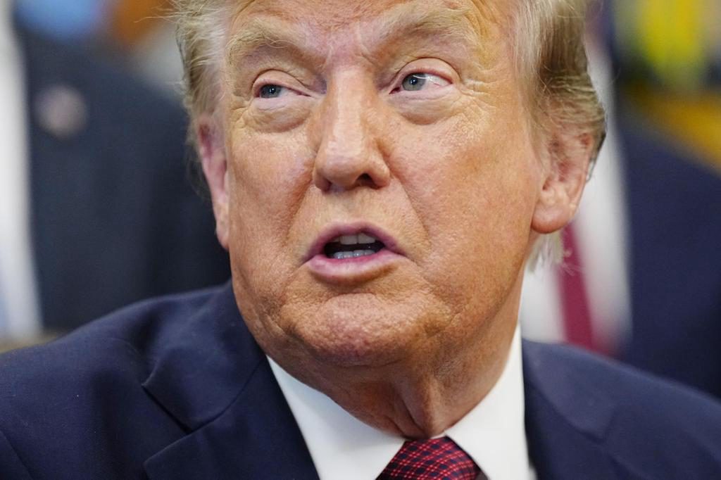 Trump vuelve a pedir a la Fed bajar tipos de interés en la víspera de su reunión monetaria