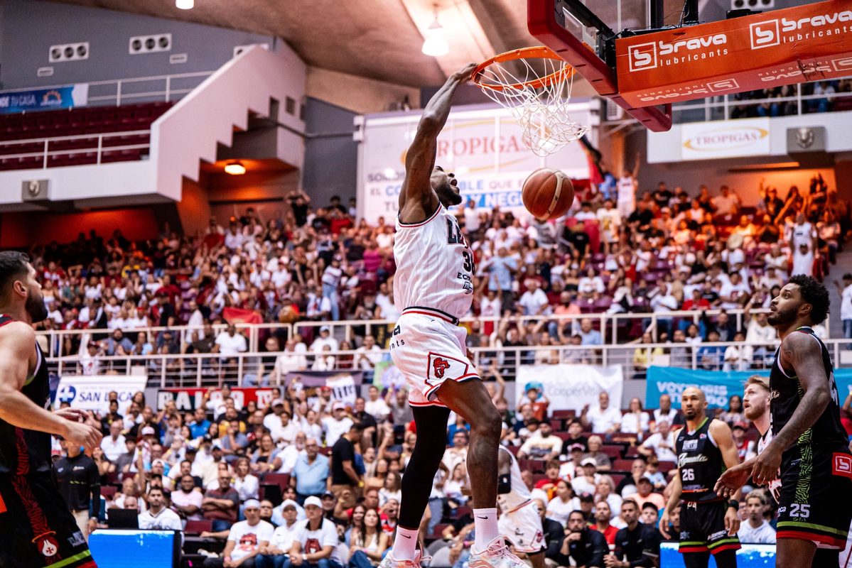 Leones nivelan la semifinal al derrotar a los Santeros