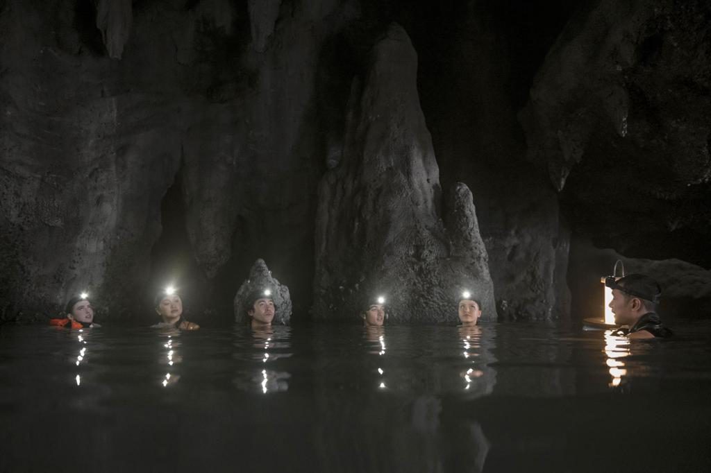 El acecho de un tiburón evoca el terror clásico en ‘The Devil’s Mouth’