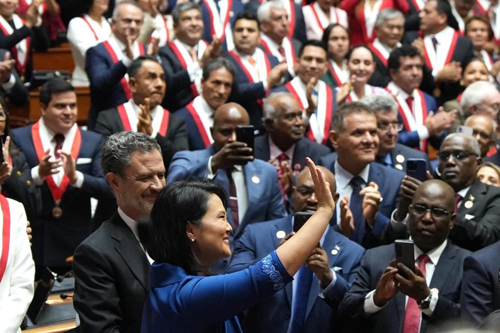 Keiko Fujimori anuncia un aumento del 15 % del salario mínimo hasta los 382 dólares