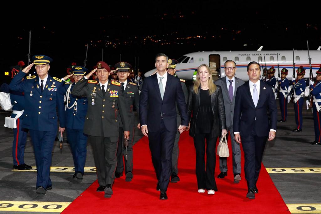 Peña aterriza en Quito para reunirse con Noboa y reforzar la cooperación Ecuador-Paraguay