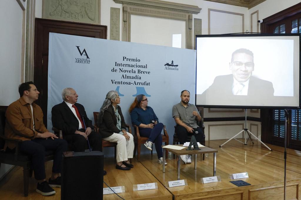 El peruano David Silva gana en México el Premio Internacional de Novela Breve Almadía