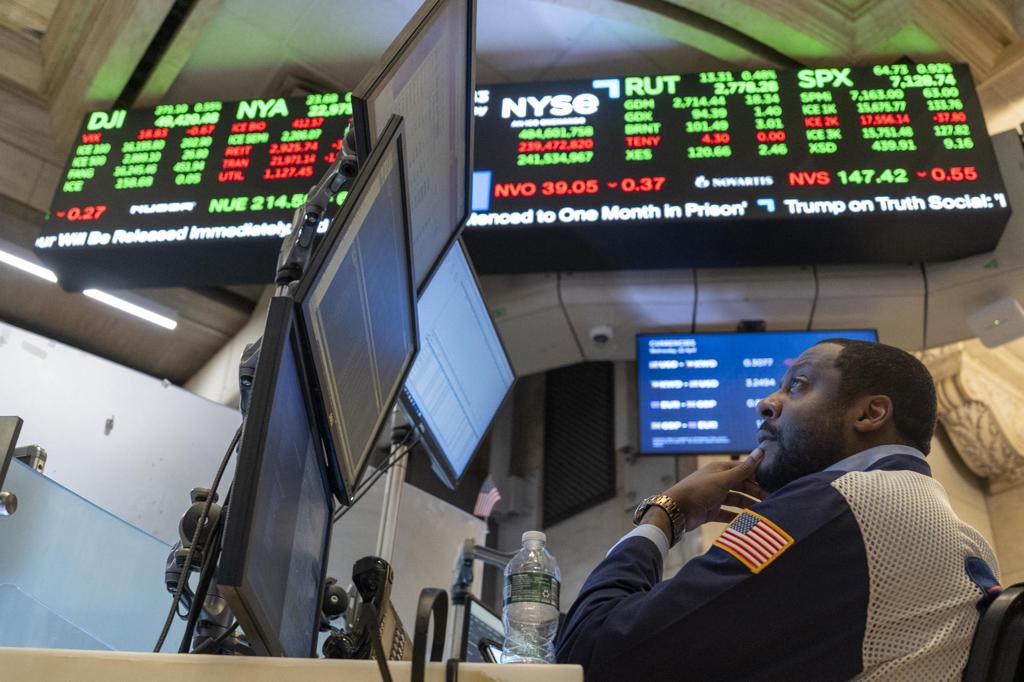 Wall Street cierra en rojo tras la decisión de la Fed de mantener los tipos