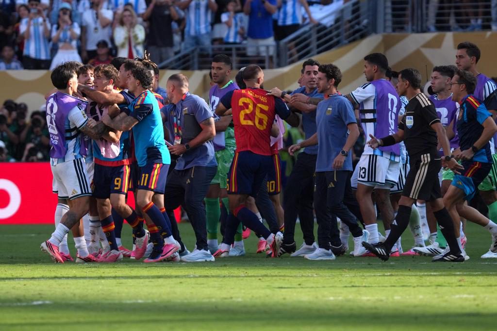 FIFA abre procedimiento contra Argentina y Gavi por incidentes en la final