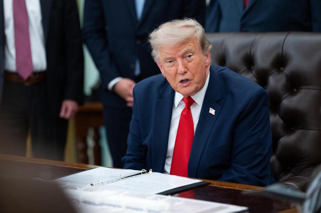 Trump quiere que el Congreso de EE.UU. imponga aranceles a Irán, además de las sanciones
