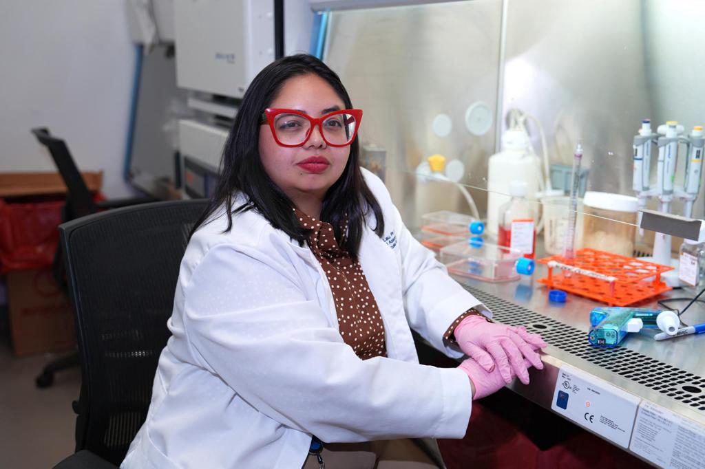 Científica nicaragüense lidera en EE. UU. estudio de células azucaradas contra el cáncer