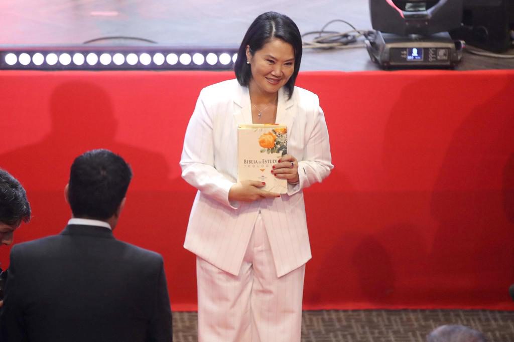 Fujimori participa en ceremonia de acción de gracias de las iglesias evangélicas de Perú