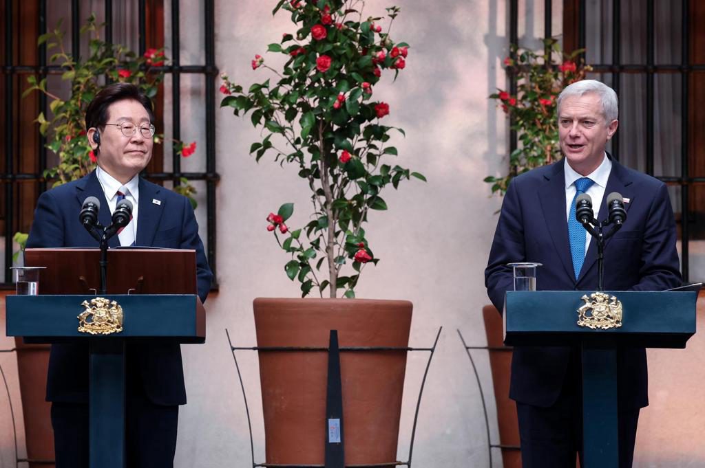 Chile y Corea del Sur acuerdan estudiar posible modernización de tratado de libre comercio