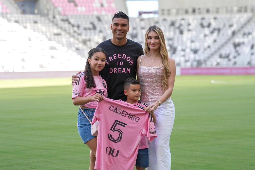 Casemiro dice que siempre soñó jugar con Messi, tras sufrirlo en el Real Madrid