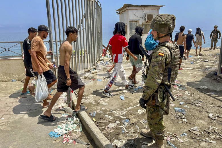 Líder de Ceuta describe la crisis migratoria de «extrema gravedad»