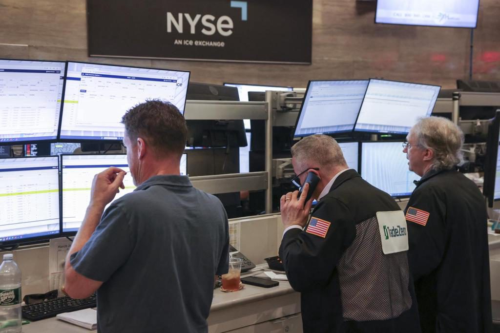 Wall Street cierra verde, pero el S&P y el Nasdaq acumulan pérdidas en julio