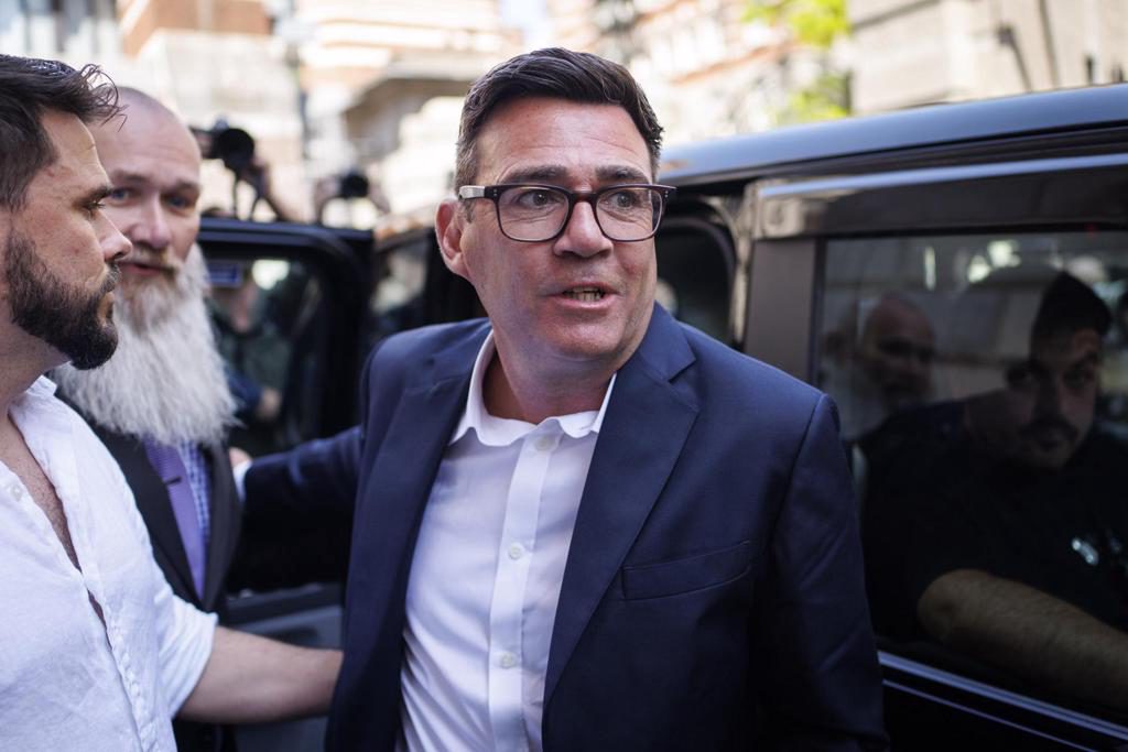 El primer ministro británico califica de «correcta» la retirada de los planes de FIFA