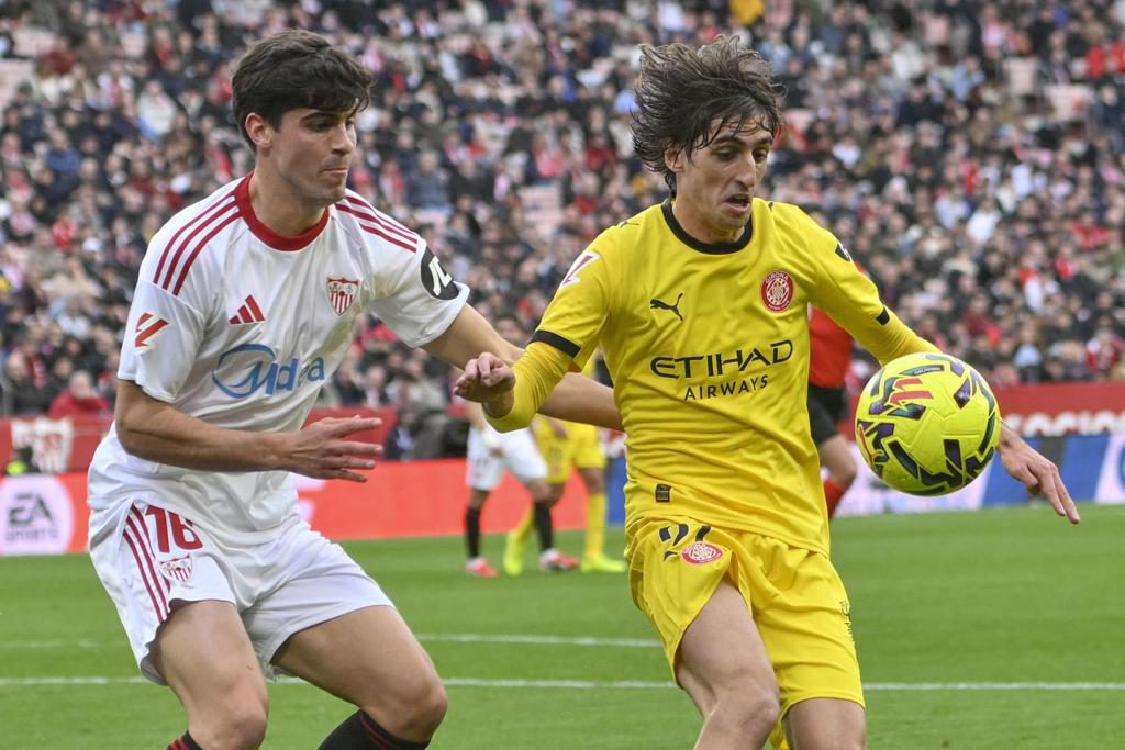 Sevilla y Bournemouth negocian el traspaso del campeón olímpico Juanlu al club inglés